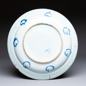 A large blue and white Dutch Delft chinoiserie dish, 17th C. — foto 2