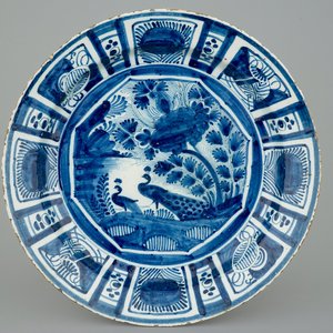 A large blue and white Dutch Delft chinoiserie dish in kraak style, 18th C. — photo 1