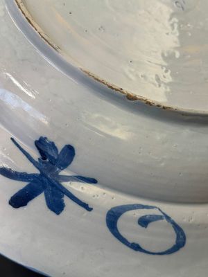 A large blue and white Dutch Delft chinoiserie dish, late 17th C. — photo 14