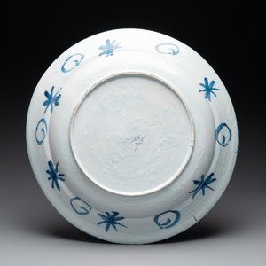 A large blue and white Dutch Delft chinoiserie dish, late 17th C. — photo 2