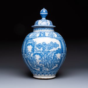 A large blue and white Dutch Delft chinoiserie vase and cover, 17th C. — photo 3