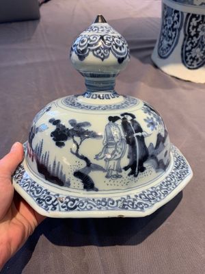 A large blue and white Dutch Delft chinoiserie vase and cover, late 17th C. — photo 14