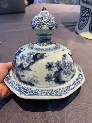 A large blue and white Dutch Delft chinoiserie vase and cover, late 17th C. — photo 15