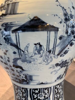 A large blue and white Dutch Delft chinoiserie vase and cover, late 17th C. — photo 24