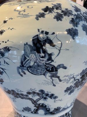 A large blue and white Dutch Delft chinoiserie vase and cover, late 17th C. — photo 25
