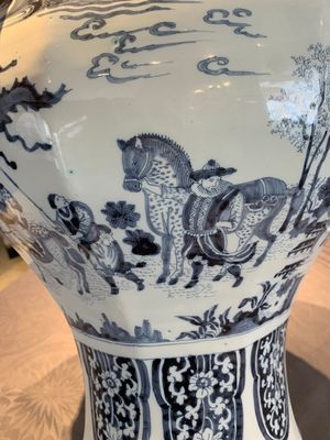 A large blue and white Dutch Delft chinoiserie vase and cover, late 17th C. — photo 27
