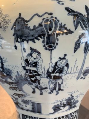 A large blue and white Dutch Delft chinoiserie vase and cover, late 17th C. — photo 28