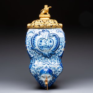 A large blue and white Dutch Delft 'Fountain of Youth' wall cistern with impressive reticulated gilt bronze cover, 18th C. — photo 4
