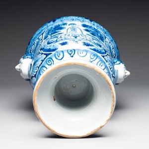A large blue and white Dutch Delft garden vase with a putti fountain and Venus courting Adonis, 18th C. — photo 6