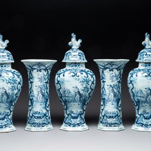 A large blue and white Dutch Delft garniture of five vases and covers, 2nd half 18th C. — photo 1