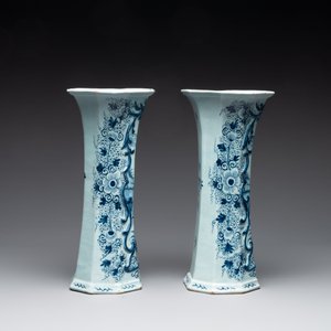A large blue and white Dutch Delft garniture of five vases and covers, 2nd half 18th C. — photo 11