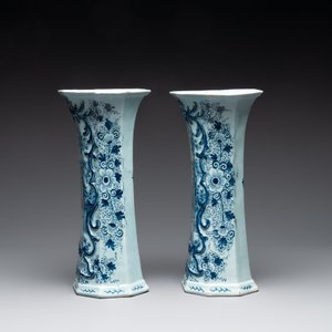 A large blue and white Dutch Delft garniture of five vases and covers, 2nd half 18th C. — photo 13
