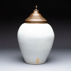 A large blue and white Dutch Delft tobacco jar, inscribed 'Clarak', 18th C. — photo 3
