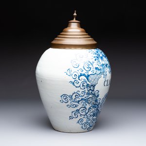 A large blue and white Dutch Delft tobacco jar, inscribed 'Clarak', 18th C. — photo 4