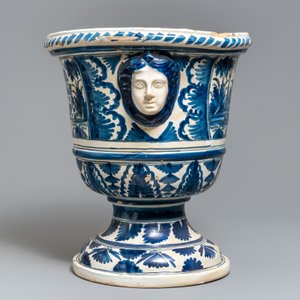 A large blue and white French faience garden urn, Nevers, 18th C. — photo 2