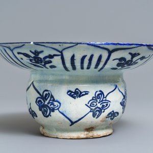 A large blue and white fritware spittoon or strainer, Qajar, Iran, 19th C. — 照片 2