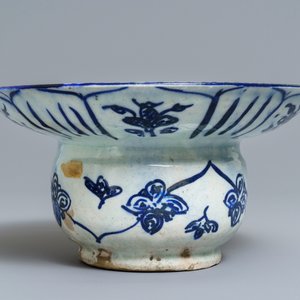 A large blue and white fritware spittoon or strainer, Qajar, Iran, 19th C. — 照片 3