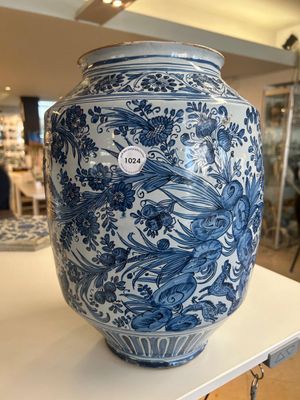 A large blue and white Italian maiolica albarello, Savona, 2nd half 17th C. — photo 1