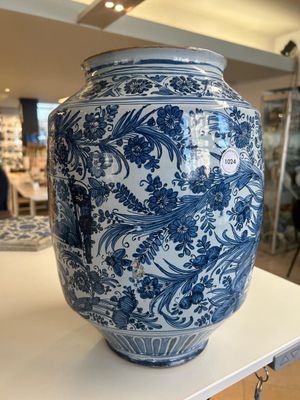 A large blue and white Italian maiolica albarello, Savona, 2nd half 17th C. — photo 5