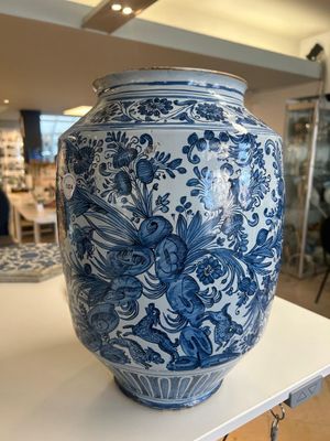 A large blue and white Italian maiolica albarello, Savona, 2nd half 17th C. — photo 6