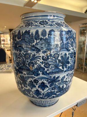 A large blue and white Italian maiolica albarello, Savona, 2nd half 17th C. — photo 7