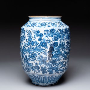A large blue and white Italian maiolica albarello, Savona, 2nd half 17th C. — photo 2