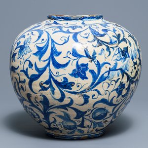 A large blue and white Italian maiolica 'vaso a palla', Caltagirone, 18th C. — 照片 3