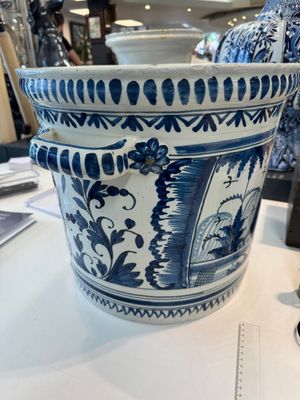 A large blue and white jardinière with landscape design, Nevers, 18th C. — photo 2