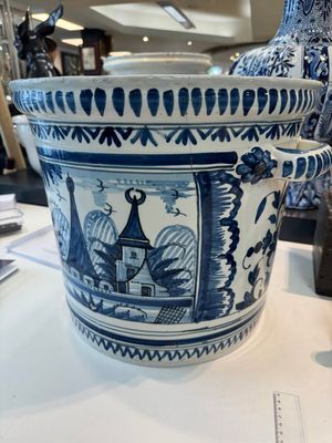 A large blue and white jardinière with landscape design, Nevers, 18th C. — photo 4
