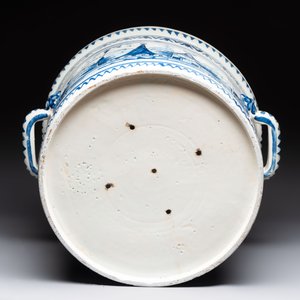 A large blue and white jardinière with landscape design, Nevers, 18th C. — photo 6