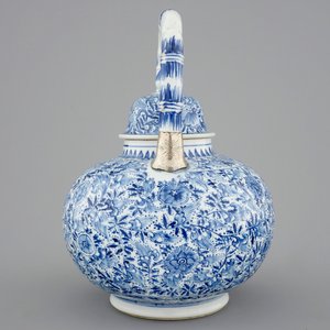 A large blue and white teapot with silver mount, Kangxi — 照片 3