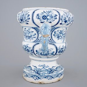 A large blue and white two-handled flower pot, Makkum, Friesland, 18th C. — 照片 2