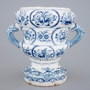 A large blue and white two-handled flower pot, Makkum, Friesland, 18th C. — 照片 3