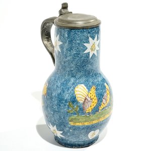 A large blue ground Brussels faience jug with a hen and a cockerel, 18/19th C. — 照片 1