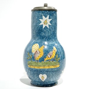 A large blue ground Brussels faience jug with a hen and a cockerel, 18/19th C. — 照片 2