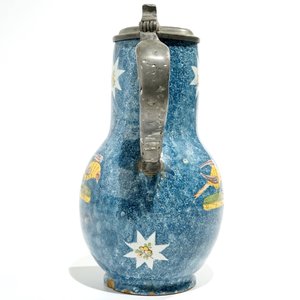 A large blue ground Brussels faience jug with a hen and a cockerel, 18/19th C. — 照片 4