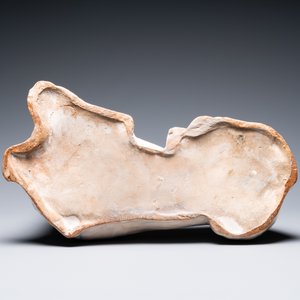 A large blue, white and yellow model of a recumbent lion, Nevers, France, 17th C. — 照片 7