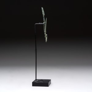 A large bronze Etruscan bow-shaped fibula and a Hungarian fibula with spring clasp, 12/7th C. B.C. — 照片 5