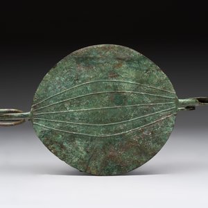 A large bronze Etruscan bow-shaped fibula and a Hungarian fibula with spring clasp, 12/7th C. B.C. — 照片 6