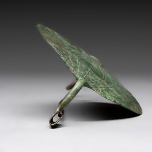 A large bronze Etruscan bow-shaped fibula and a Hungarian fibula with spring clasp, 12/7th C. B.C. — 照片 9