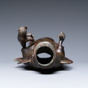 A large bronze 'Madonna and Child' luster ornament, Flanders, 16th C. — photo 6
