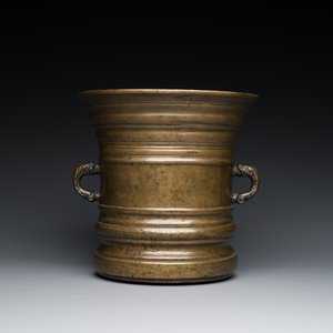 A large bronze mortar and pestle, probably France, 16/17th C. — photo 5