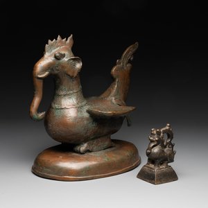 A large bronze sculpture and an opium weight in shape of Hintha or Hamsa, Burma/India, 17/18th C. — foto 1