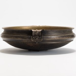 A large bronze temple bowl or 'urli', South India, 19th C. — photo 2
