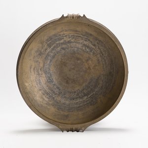 A large bronze temple bowl or 'urli', South India, 19th C. — photo 5
