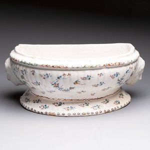 A large Brussels faience 'A la Haie Fleurie' water basin, 18th C. — foto 1