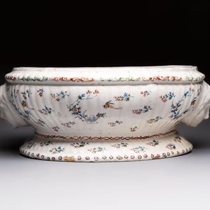 A large Brussels faience 'A la Haie Fleurie' water basin, 18th C. — foto 2