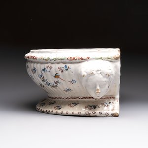 A large Brussels faience 'A la Haie Fleurie' water basin, 18th C. — foto 3