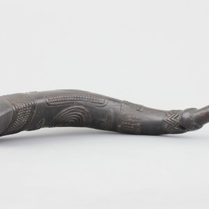 A large carved African Kuba drinking cup, carved and pierced buffalo horn, first half 20th C. — photo 1