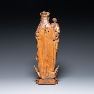 A large carved oak Madonna and child on a crescent moon, The Netherlands, probably Utrecht, last quarter 15th C. — 照片 4